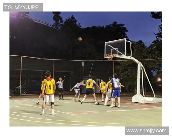 孩子们在阳光下挥洒汗水激情四溢的篮球比赛精彩瞬间回顾